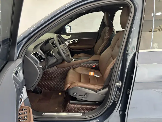 Volvo XC90 — Фото автомобиля 12