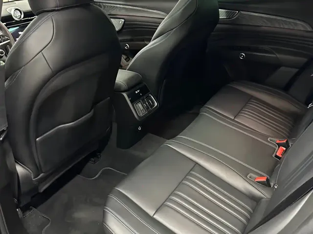 Maserati Grecale — Фото автомобиля 10