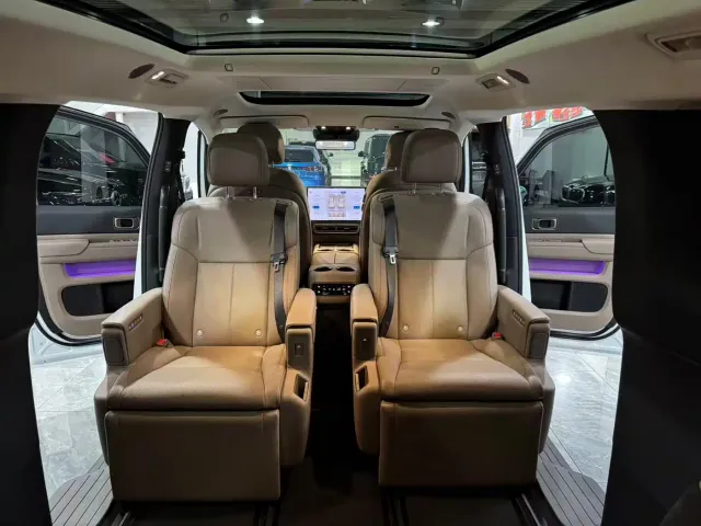 Li Auto MEGA — Фото автомобиля 10