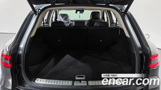 Genesis GV70 — Фото автомобиля 24