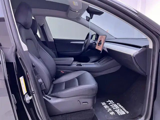 Tesla Model Y — Фото автомобиля 17