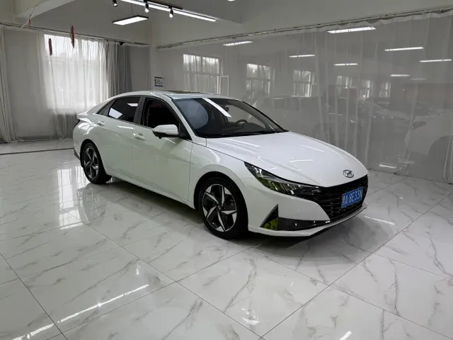 Hyundai Elantra — Фото автомобиля 3