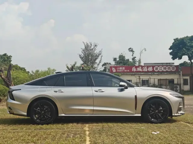 Hongqi H6 — Фото автомобиля 4