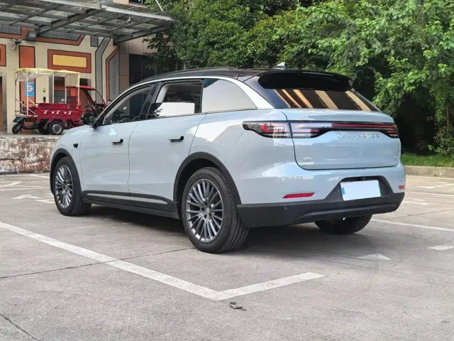 Leapmotor C11 — Фото автомобиля 15