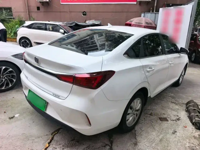 Changan Eado — Фото автомобиля 6