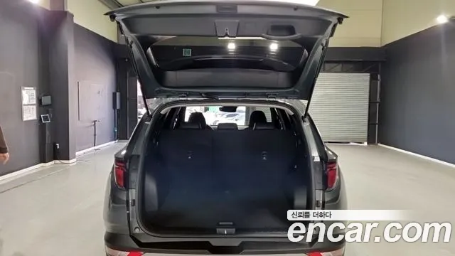 Hyundai Tucson Tucson (NX4) Бензин 1.6 турбо 2WD — Фото автомобиля 16