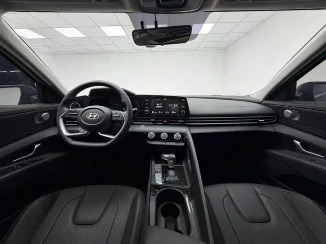 Hyundai Elantra — Фото автомобиля 18