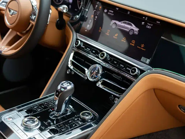 Bentley Flying Spur — Фото автомобиля 21