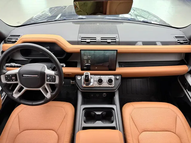 Land Rover Defender — Фото автомобиля 8