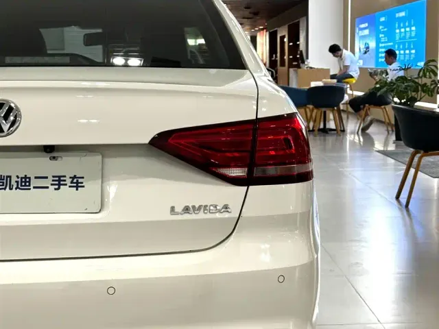 Volkswagen Lavida — Фото автомобиля 16