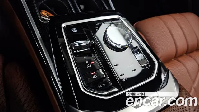 BMW 7-Series 7 серия (G70) 740i xDrive M Sport — Фото автомобиля 9