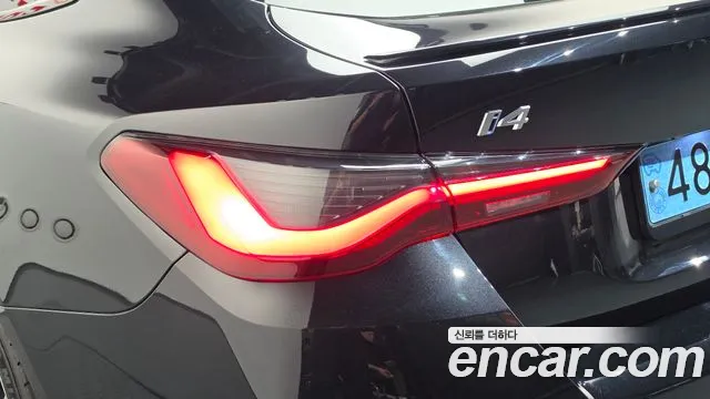 BMW i4 — Фото автомобиля 8