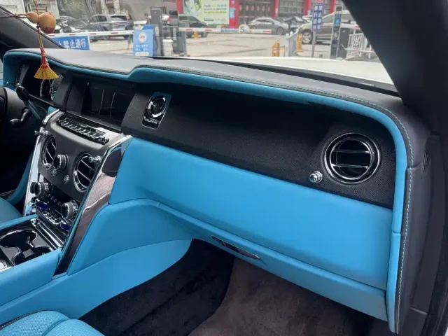 Rolls-Royce Cullinan — Фото автомобиля 11