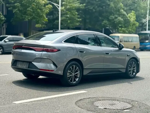 BYD Qin L — Фото автомобиля 6