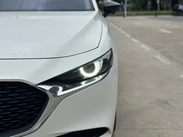 Mazda Axela — Фото автомобиля 10