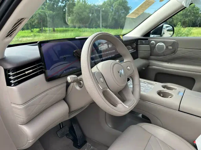 IM Motors LS9 — Фото автомобиля 15