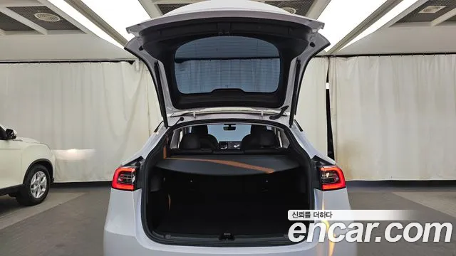 Tesla Model Y — Фото автомобиля 26