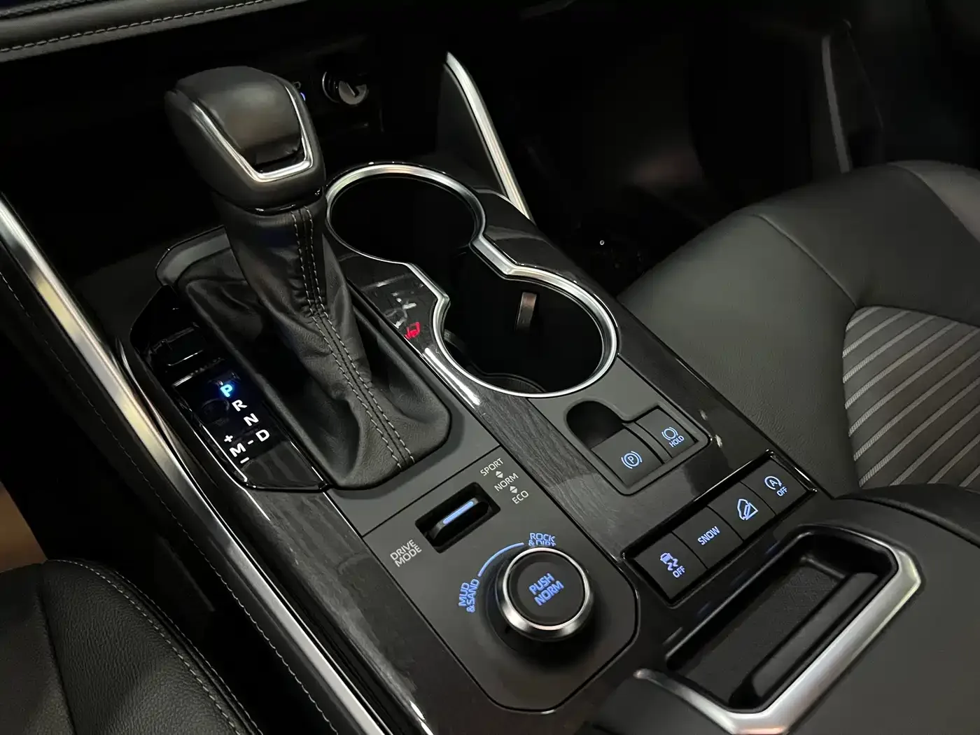 Toyota Crown Kluger 2022 2.0T 4WD Sporty Edition — Фото автомобиля 15