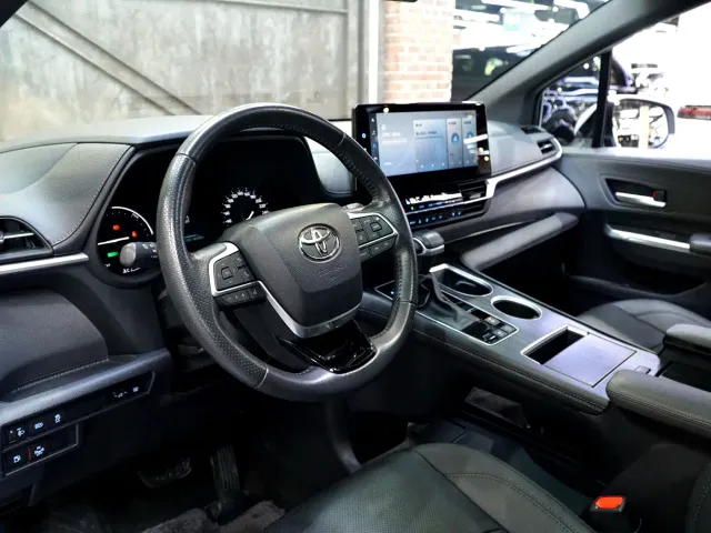 Toyota Sienna — Фото автомобиля 5
