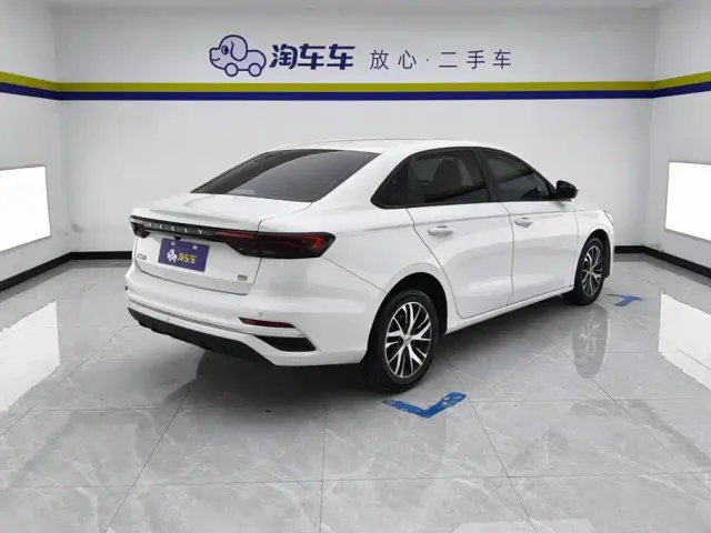Geely Emgrand — Фото автомобиля 3