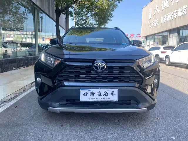 Toyota RAV4 — Фото автомобиля 2