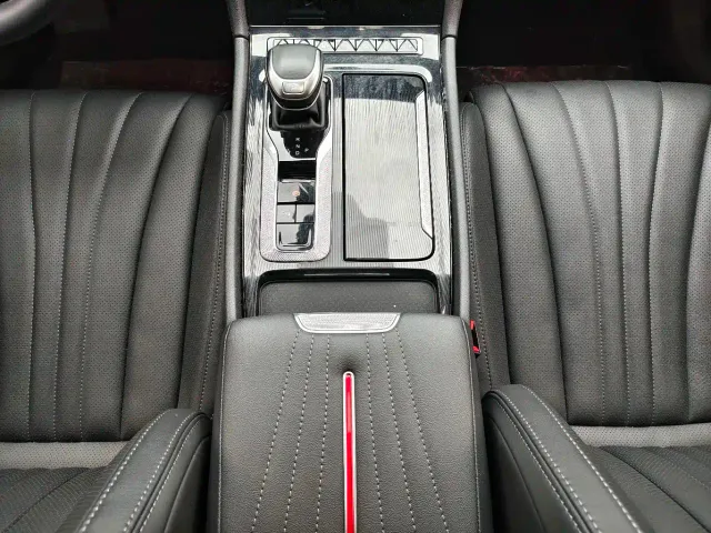 Hongqi H5 — Фото автомобиля 6