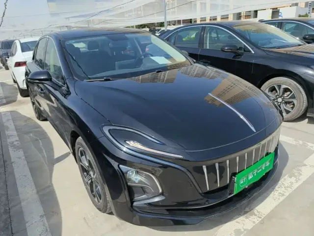Hongqi E-QM5 — Фото автомобиля 3