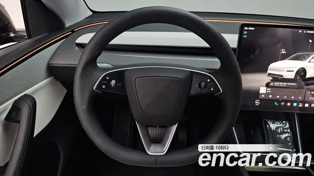 Tesla Model Y — Фото автомобиля 13