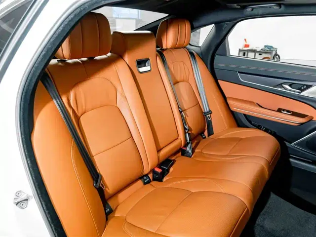 Jaguar XFL — Фото автомобиля 24