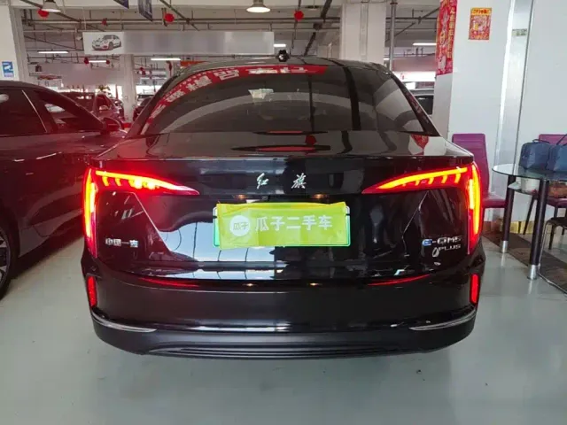 Hongqi E-QM5 — Фото автомобиля 5