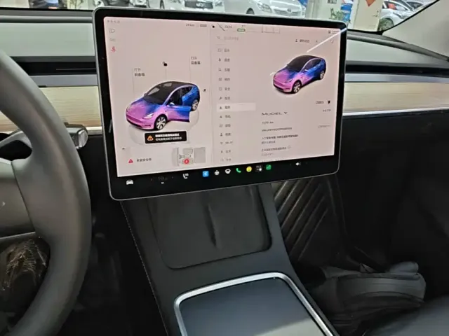 Tesla Model Y — Фото автомобиля 12