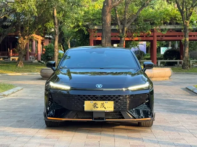 Changan UNI-V — Фото автомобиля 2
