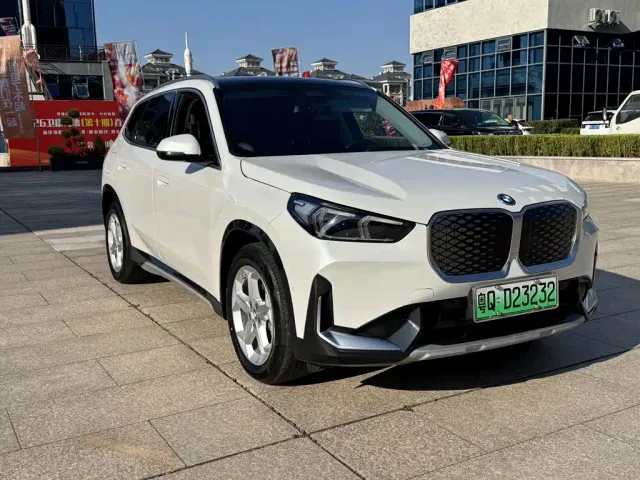 BMW iX1 — Фото автомобиля 2