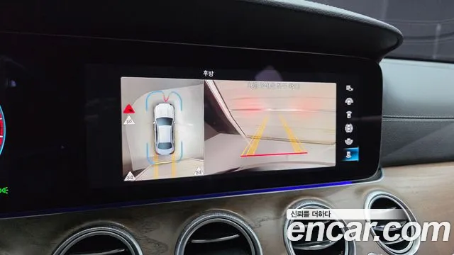 Mercedes-Benz E-Class — Фото автомобиля 14