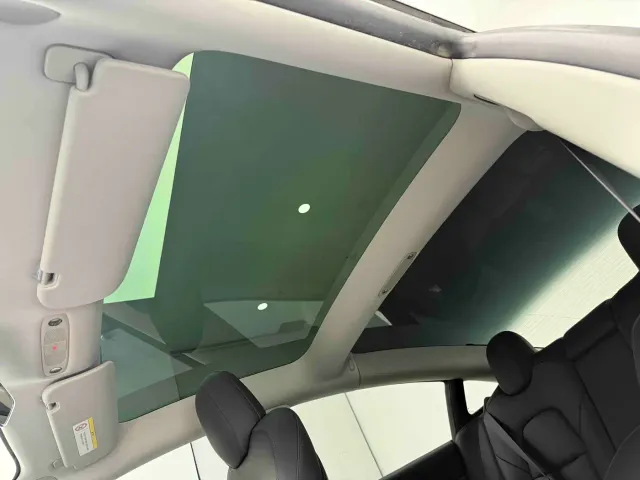 Tesla Model 3 — Фото автомобиля 8