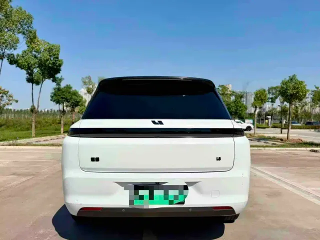 Li Auto L8 — Фото автомобиля 6