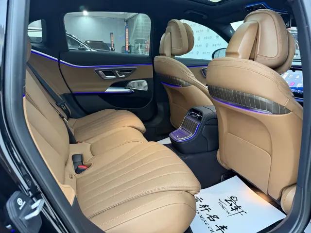 Mercedes-Benz E-Class — Фото автомобиля 24
