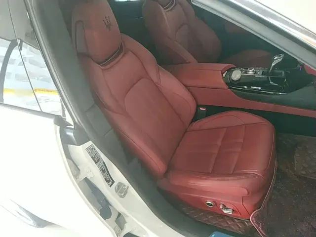 Maserati Levante — Фото автомобиля 24