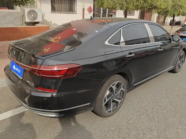 Volkswagen Passat — Фото автомобиля 3