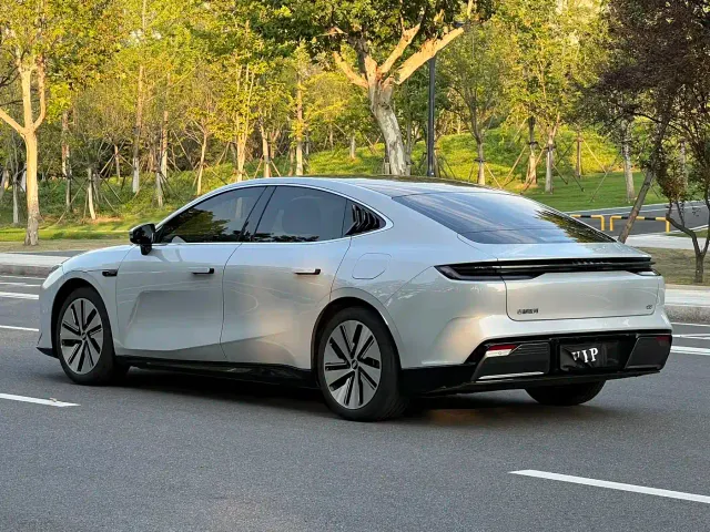 Geely Galaxy E8 — Фото автомобиля 13