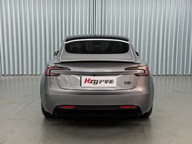 Tesla Model 3 — Фото автомобиля 9