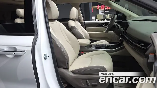 Kia Carnival Generation 4 — Фото автомобиля 10