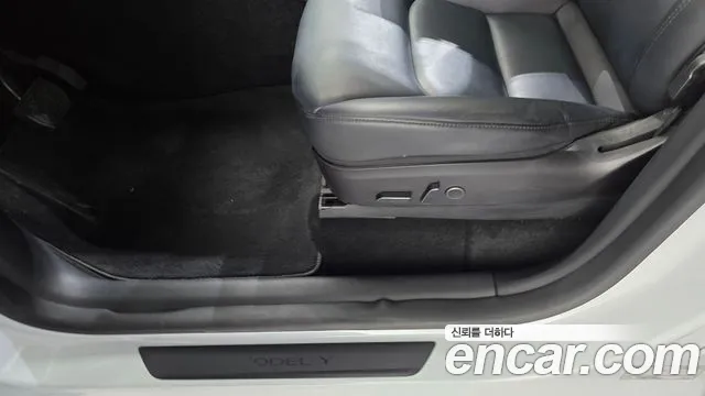 Tesla Model Y — Фото автомобиля 24