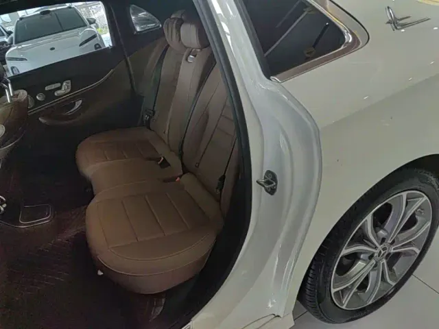 Mercedes-Benz E-Class — Фото автомобиля 16