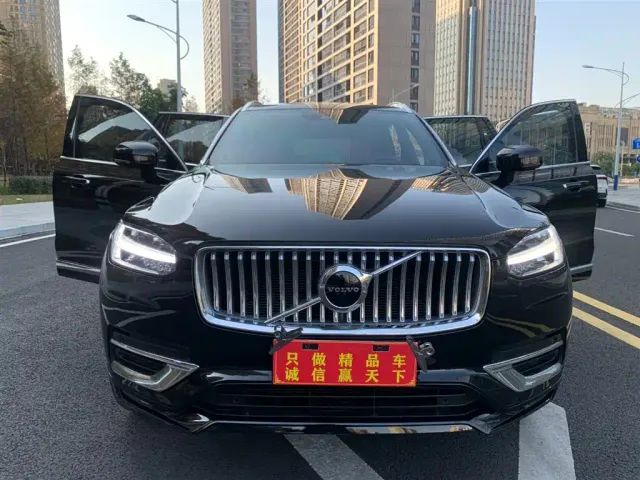 Volvo XC90 — Фото автомобиля 2