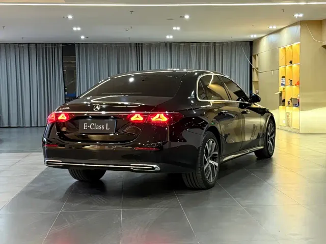 Mercedes-Benz E-Class — Фото автомобиля 7