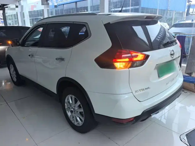 Nissan X-Trail — Фото автомобиля 4