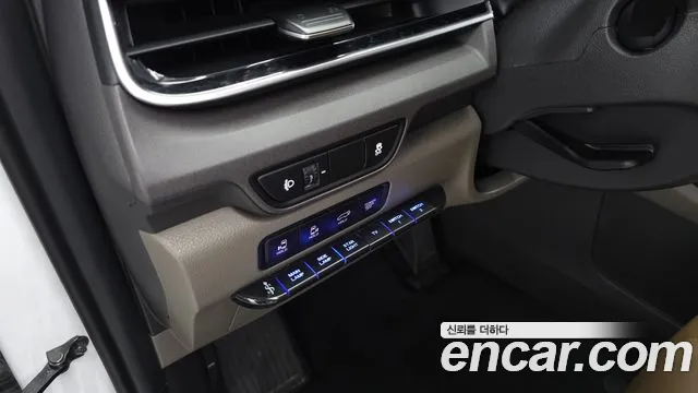 Kia Carnival Generation 4 — Фото автомобиля 22