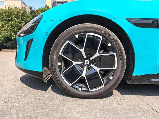 Xiaomi SU7 — Фото автомобиля 22