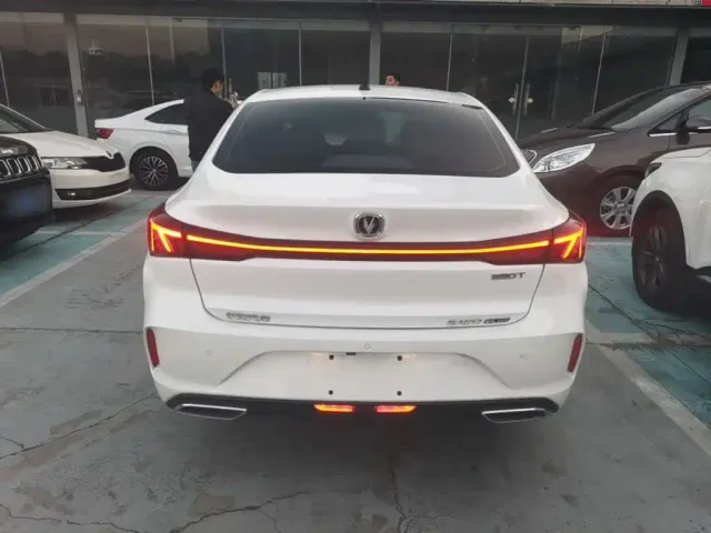 Changan Eado — Фото автомобиля 5